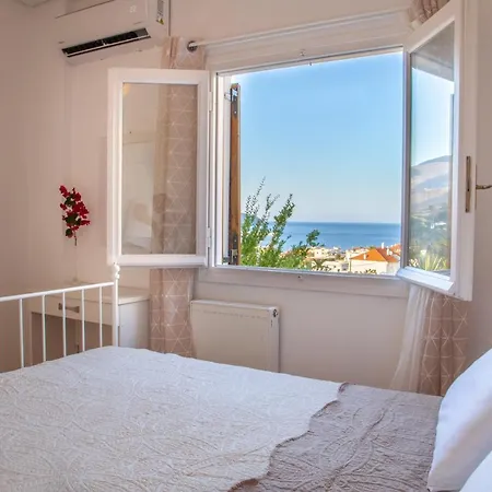 Apartment Eleni's Seaview House *