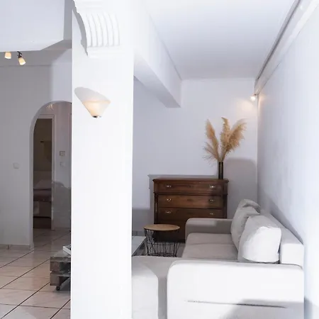 Eleni's Seaview House